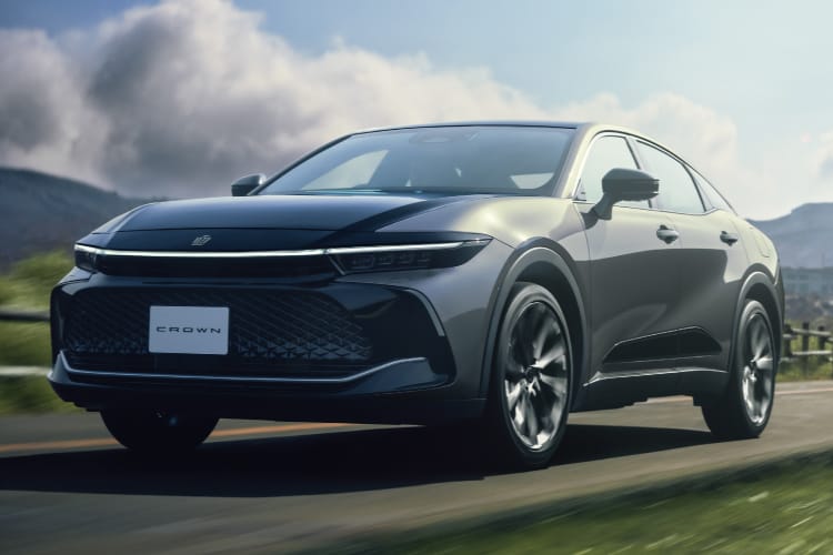 クラウン クロスオーバー Z(2.5L ハイブリッド車)、ボディカラーはブラック×プレシャスメタル(メーカーオプション)
