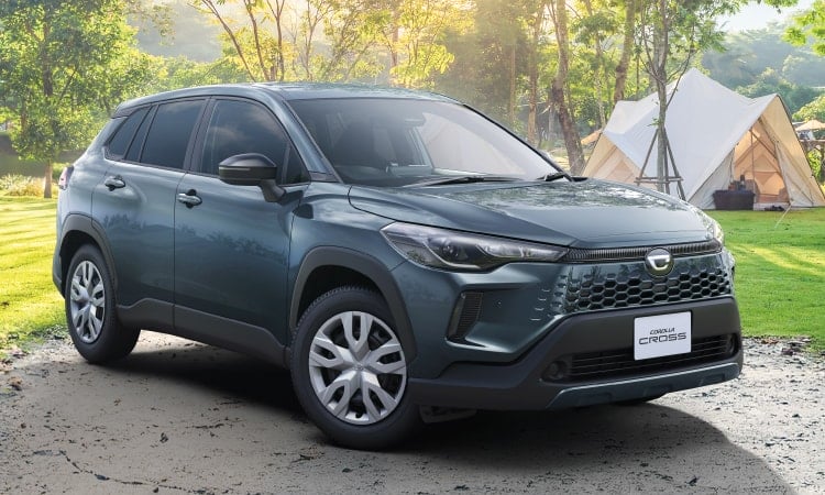 カローラ クロス G(2WD)のフロントビュー。ボディカラーはマッシブグレー。