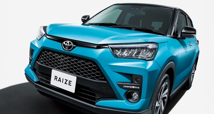 ライズ Z（ガソリン・2WD）のフロントビュー。ボディカラーはブラックマイカメタリック×ターコイズブルーマイカメタリック。
