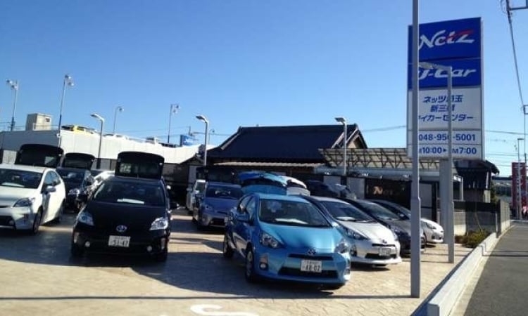 新三郷マイカーセンターの外観風景