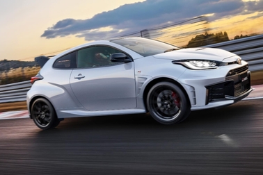RZ“High performance” + Aero performance package［GR-DAT（8AT・4WD）］