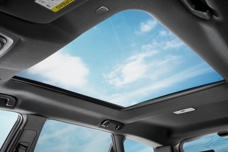パノラマムーンルーフ(電動サンシェード/挟み込み防止機能付)