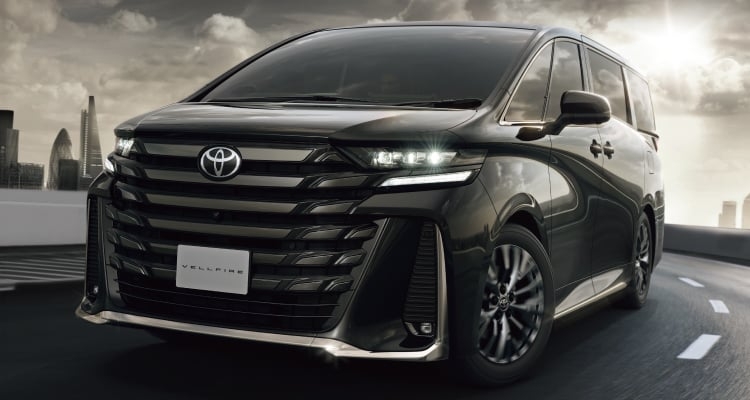 ヴェルファイア Z Premier（ターボガソリン・2WD）のフロントサイドビュー。ボディカラーはブラック。