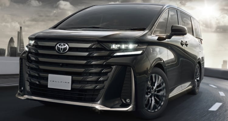 ヴェルファイア Z Premier（ターボガソリン・2WD）のフロントサイドビュー。ボディカラーはニュートラルブラック。