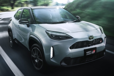 【モデル入り素材】GR SPORT（ハイブリッド・2WD）